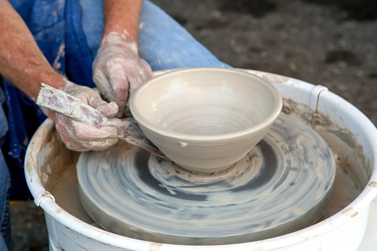 Comparing Air-Dry Clay vs Polymer Clay for Beginners